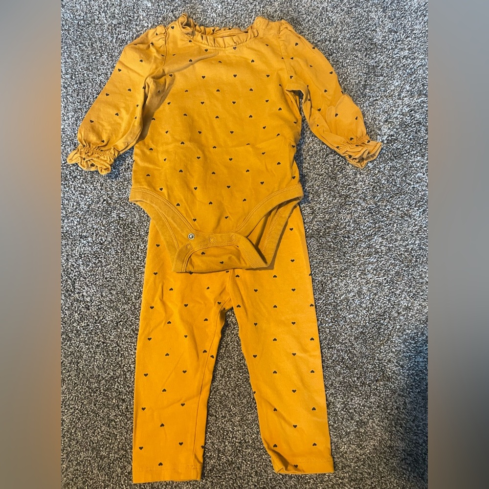 GAP Baby Outfit in Mustard